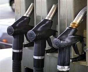 Цена на 98-й бензин уже подскочила к 12 гривнам 50 копейкам. Фото: www.sxc.hu