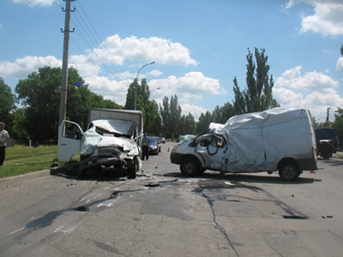 Водители «Газели» и микроавтобуса с травмами попали в больницу. Фото: www.vp.donetsk.ua