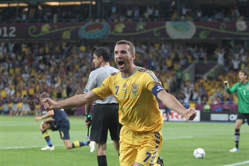 Капитана сборной Украины дважды ударили по одному и тому же колену. Фото: kp.ua