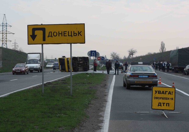 По правилам дорожного движения водитель обязан остаться на места аварии. Фото: ГАИ Донецкой области 