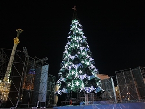 Киевская елка самая дорогая в стране – 3 миллиона гривен. Фото Олега ТЕРЕЩЕНКО