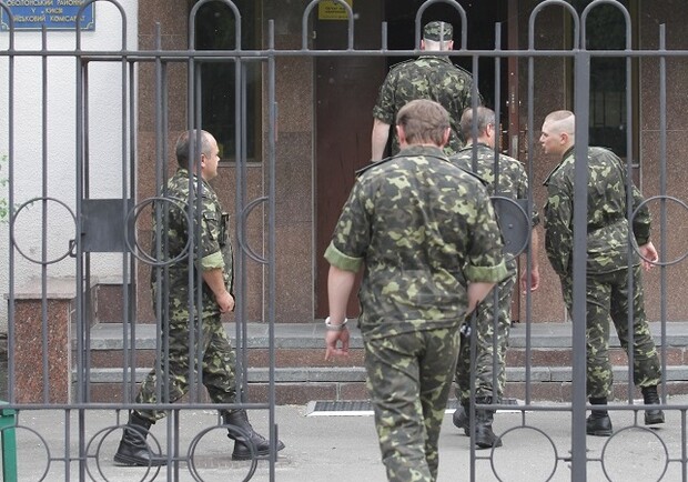 Информация о повестках на срочную службу в армии достоверна. Фото Олега Терещенко