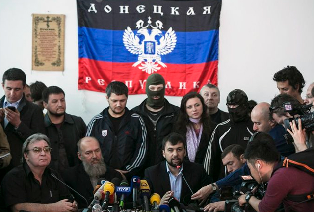 Лидеры "ДНР" Пушилин (в центре) и Макович (слева). Фото с сайта real-vin.com.