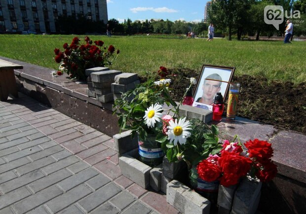 Новость - События - Фотофакт: на бульваре Пушкина появились портреты жертв взрыва возле ДонОГА