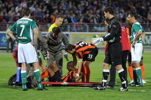 Фернандиньо получил травму на 23-й минуте встречи. Фото с сайта shakhtar.com