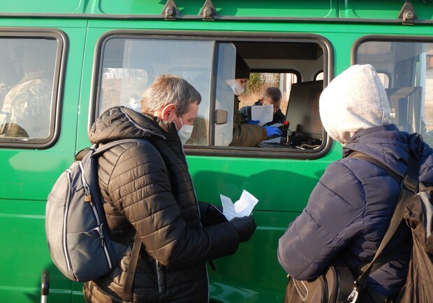 С заработков пешком: сотни украинцев вернулись из Польши перед закрытием границ фото