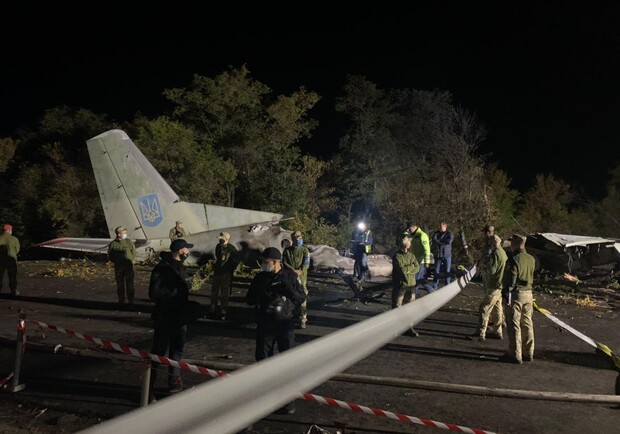 В Украине объявлен день траура в связи с авиакатастрофой Ан-26 под Харьковом. Фото: Reuters