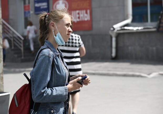 В Украине планируют ввести штраф за неправильное ношение масок. Фото: vrline.info