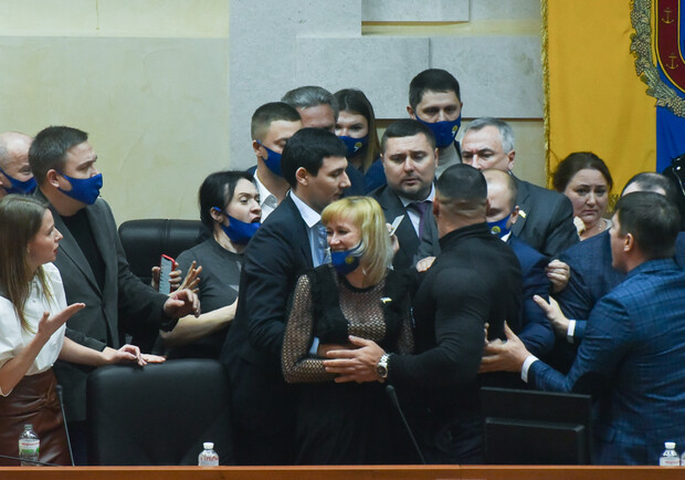 В Одесской Облраде снова дерутся депутаты. Фото: Избирком