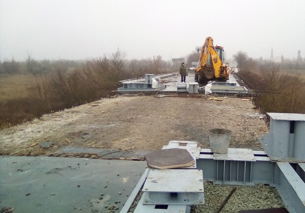В Харьковской области на государственной трассе ремонтируют мост. Фото: Служба автодорог в Харьковской области