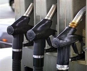 Сегодня в Донецке за литр бензина марки А-98 на большинстве АЗС в среднем просят 11 гривен 70 копеек. Фото: www.sxc.hu