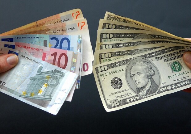 Курс валют в Україні 23 січня 2023 року: скільки коштує долар і євро - фото