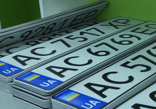 В Украине вводится новый формат автомобильных номеров для зарегистрированных онлайн машин. 