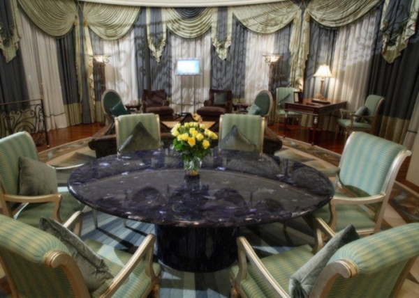 Для высокого гостя уже готовят самый дорогой номер Донецка. Фото с сайта http://www.donbasspalace.com/