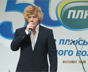 Саша спел с собакой. Фото: http://vkontakte.ru