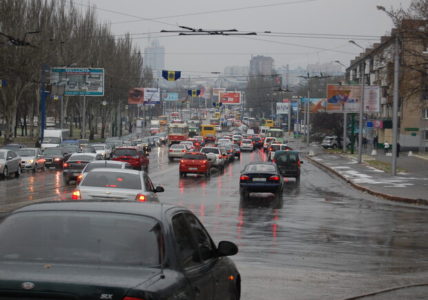 Новость - События - Фотофакт: первый снег в Донецке растаял, а длиннющие пробки - остались