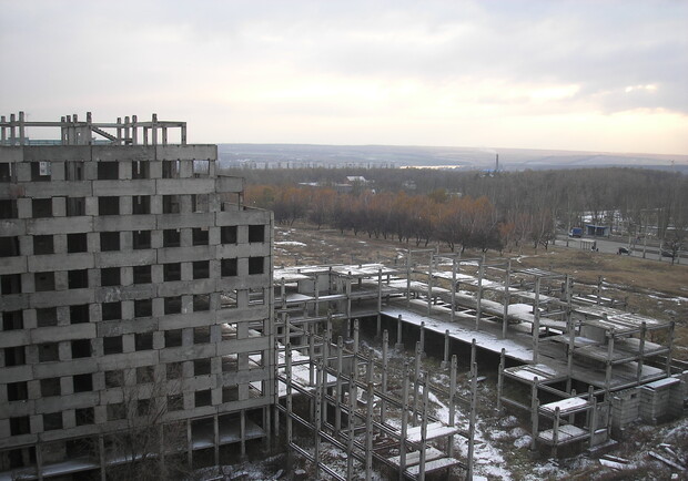 Мирный донецк. Недостроенная больница в Железногорске Курской области. Заброшенная больница Донецк Мирный. Донецк Ленинский район Мирный. Недострой по ул Туполева Донецк.