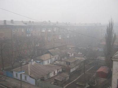 Вот уже второй день над Мариуполем висит ядовитый смог. Фото: www.0629.com.ua