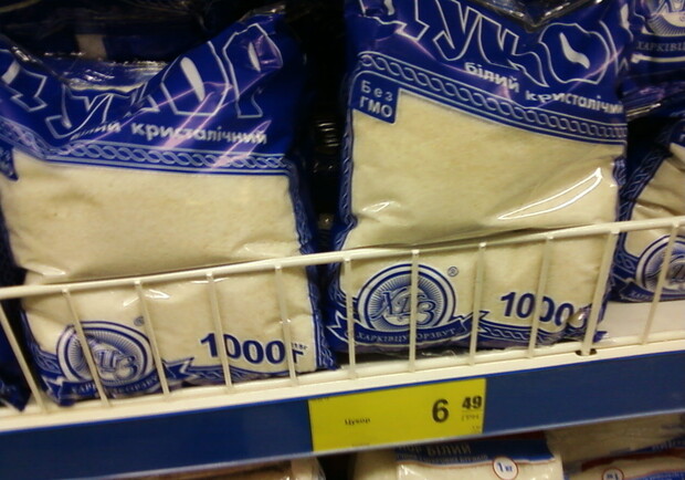 На рынках и в супермаркетах Донецка продолжает дешеветь сахар. Фото: Влад Беспалов