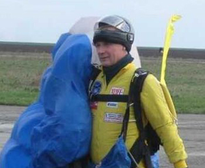 Александр Нечехов после очередного приземления.
Фото donbass.ua