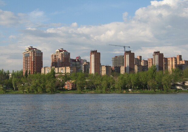 На Петровке стоимость жилья почти в два раза ниже, чем в Ворошиловском районе. Фото с http://vashdom.donetsk.ua