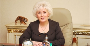 Неля Штепа предпочитает шить наряды на заказ. Фото: slavrada.gov.ua