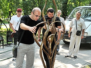Виктор Мигдисов устроил настоящий тендер среди дизайнеров, но выбранный вариант скульптуры действительно впечатляет. Фото с сайта kp.ua