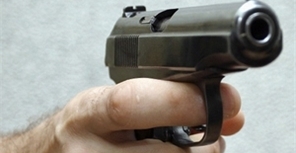 Неизвестный мужчина выстрелил резиновой пулей в руку 27-летнего иностранца. Фото: Фото: rus.ruvr.ru