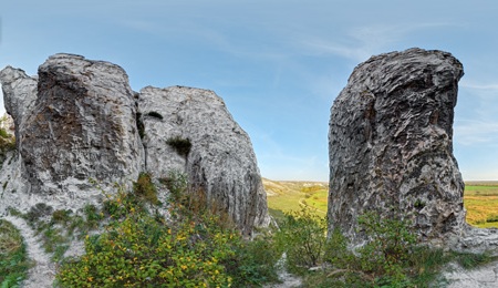 Скалы состоят в основном из мелового щебня, который образовался около 90 миллионов лет назад из морских организмов. Фото: http://3d-donbass.com