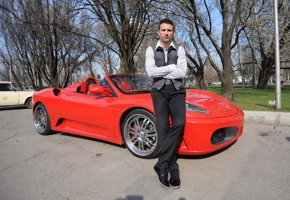 Новость - Люди города - Игрок "Шахтера" больше не хочет гонять на своей Ferrari — страшно