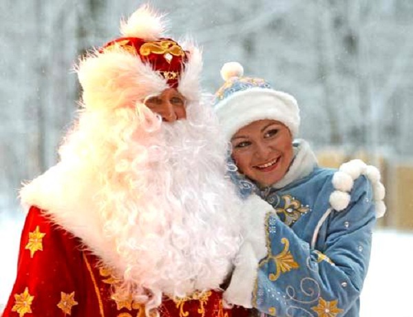Дед Мороз и Снегурочка дарят новогоднее настроение за деньги. Фото: http://invisibleon.ru