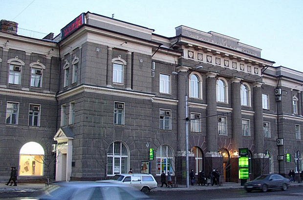 Институт находится рядом с кинотеатром Шевченко. Фото: http://openzp.org