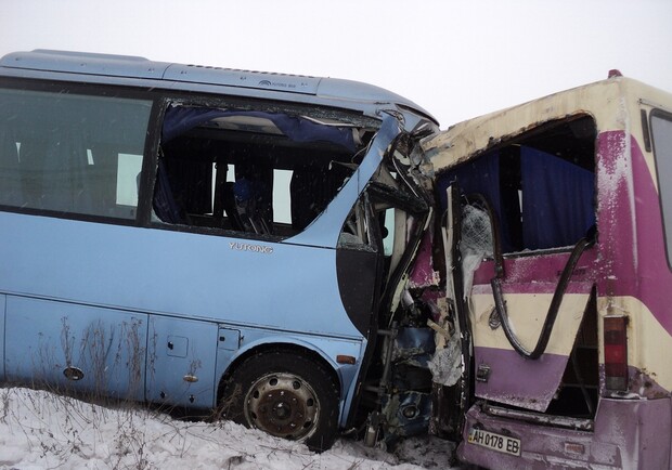 Под Донецком столкнулись два пассажирских автобуса. Фото: mariupolnews.com.ua