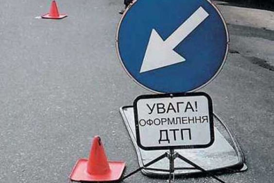 В Донбассе иномарка разбила стоящие "гуськом" 4 машины. Фото: jankoy.org.ua
