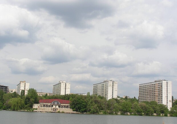 Новый парк будет располагаться за общежитиями ДонНУ. Фото: hht.ucoz.ru