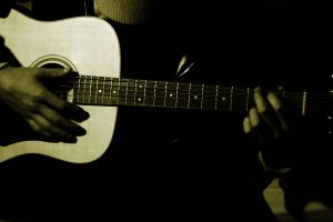 Парень исполнил гимн под гитару. Фото: sxc.hu