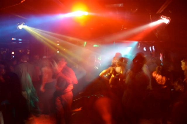 В ночном клубе Донецка женщина внушительной комплекции "перебрала" и приставала к мужчинам. Фото: sxc.hu