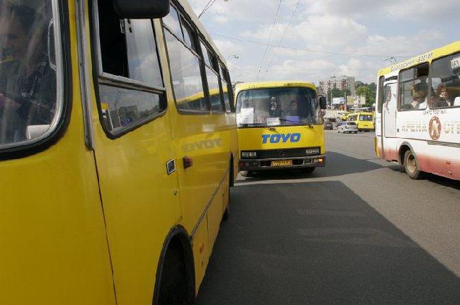 Донецкие правоохранители просят пассажиров ради собственной безопасности не ездить на "левых" маршрутках. Фото: volynpost.com