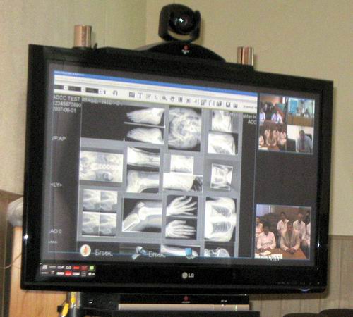 Вот по таким телевизорам и будут лечить дончан.
Фото ostro.org