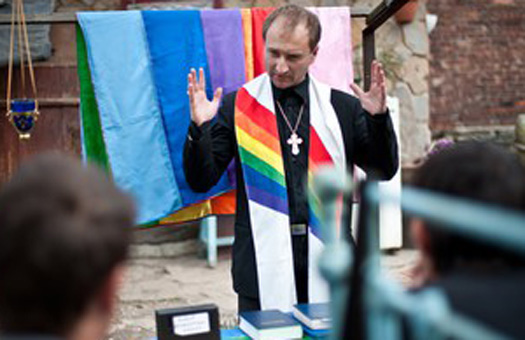 В Донецке Роман Зуев основал церковь для геев-христиан. Фото: ТСН 