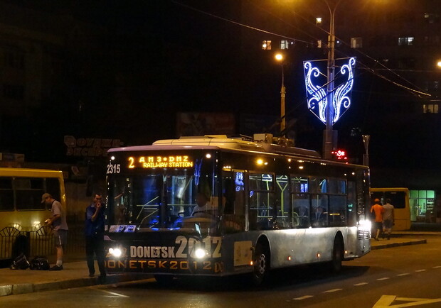 Троллейбусы к ЕВРО закупили, а расплатиться не получается. Фото: upper.metromost.com