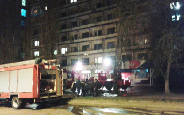 Вчера в Донецке горели общежития ДонНУ. Фото: maxi-good.livejournal.com