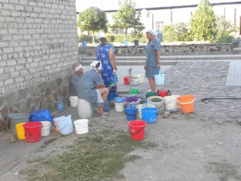 Заключенные обходятся одним литром воды в сутки.
Фото 0629.com.ua