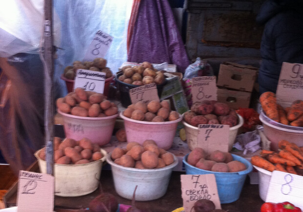 Новость - События - На донецких рынках "взбесились" цены на картошку – по 10 гривен за килограмм