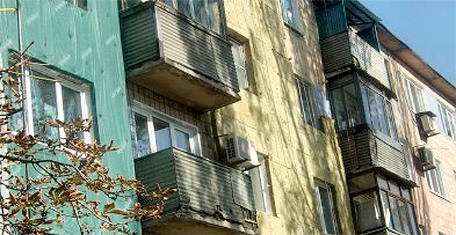 Новость - Коммуналка - В центре Донецка начали прихорашивать "хрущевки" – но только фасады