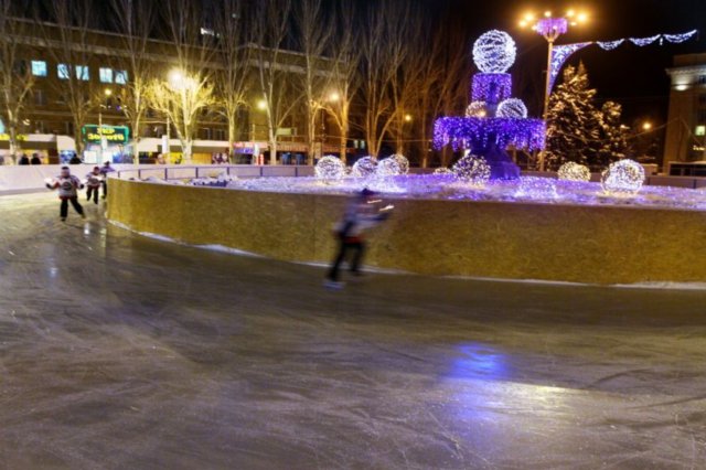 Этой зимой каток на площади имени Ленина не планируется. Фото с сайта 62.ua.