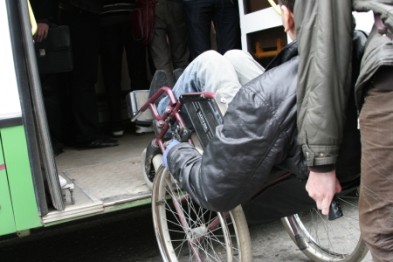Для перевозки инвалидов-колясочников на маршруты выходит порядка 80 низкопольных автобусов. Фото с сайта 62.ua.