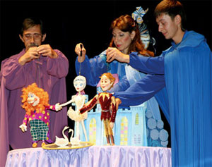 Театр кукол уже 80 лет удивляет самых маленьких зрителей.  Фото с сайта mungaz.net.