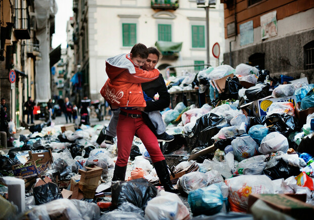Коммунальщикам пришлось вывести не одну тонну мусора. Фото с сайта inserbia.info 