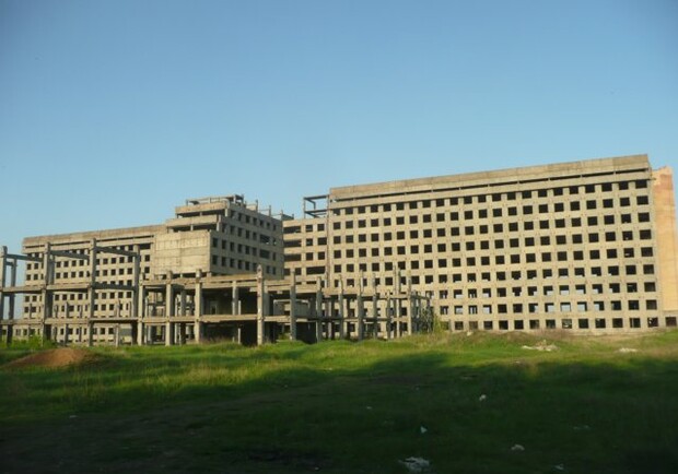 Новость - События - В Донецке полностью разрушена громадная недостроенная больница